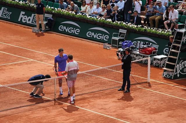 800px-Roland_Garros_2015_-_Roger_Federer_&_Stan_Wawrinka_(23471908856).jpeg