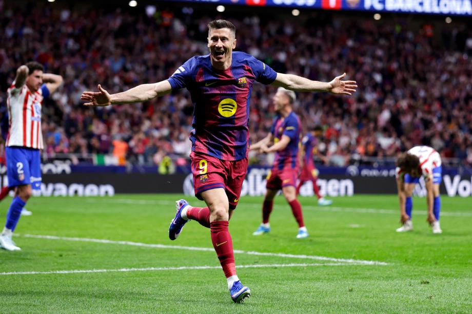 app下载-西甲-拉什福德破门莱万绝杀 巴萨2-1逆转十人马竞